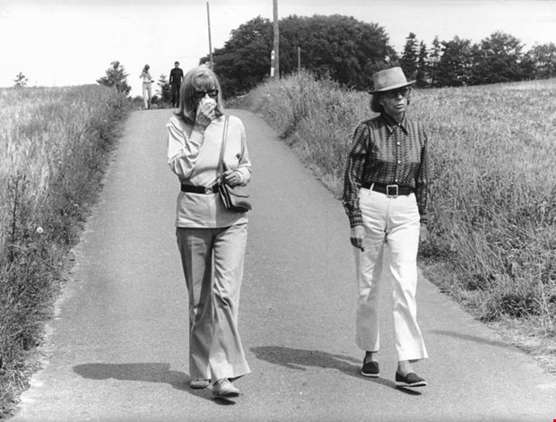 Greta Garbo p� promenad