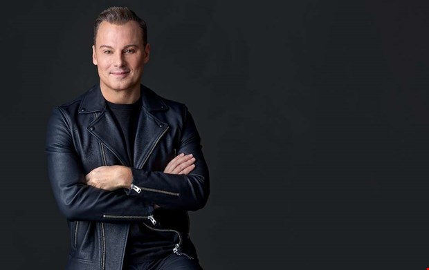 Magnus lovar ett sjuhelsickes party Magnus lovar ett sjuhelsickes party