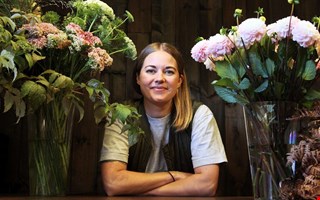 Floristen som g�r mot str�mmen 