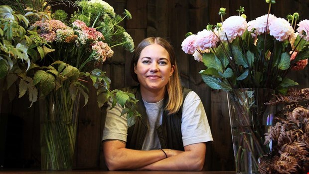 Floristen som g�r mot str�mmen 