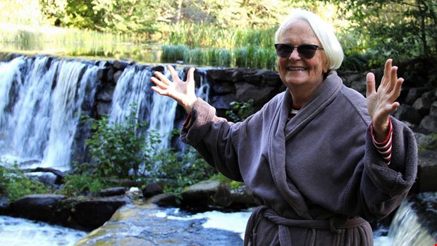 77-�riga Lilian badar �ret om: �Medicin f�r kropp och sj�l� 