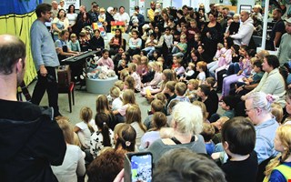 Kn�kafullt p� Sk�nes minsta huvudbibliotek