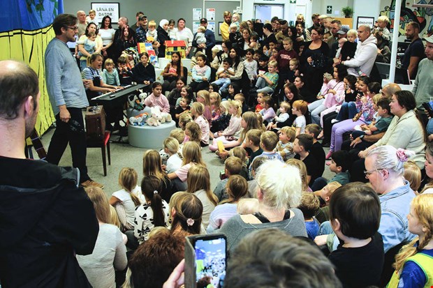 Kn�kafullt p� Sk�nes minsta huvudbibliotek