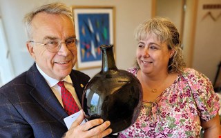 Antikexpert h�nf�rd av Perstorps dyrgripar