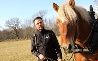 Ung bonde med passion f�r det f�rflutna