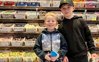 Miljoner i p�skgodis � rusning till godisbutiken