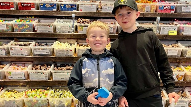 Miljoner i p�skgodis � rusning till godisbutiken