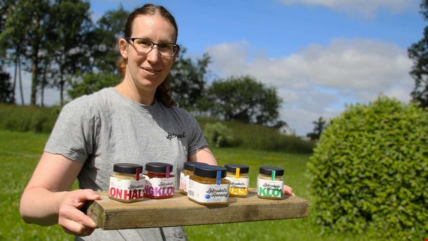 Intresset blev mer än en hobby: ”Det är häftigt med honung” Intresset blev mer än en hobby: ”Det är häftigt med honung”