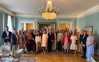 Fotbollstr�nare, musikl�rare och brobyggare 