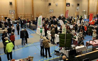 Tidningsdrottningen Amelia Adamo gästar 60 plus mässa