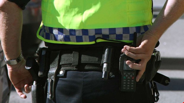 Försökte ta polisens tjänstevapen – Åstorpsbo döms till fängelse Försökte ta polisens tjänstevapen – Åstorpsbo döms till fängelse