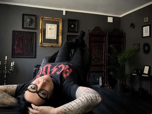 Sara -en mästare på att tatuera Sara -en mästare på att tatuera
