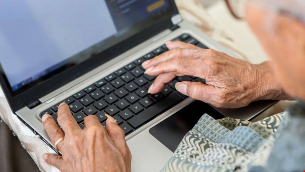 389 g�nger betalade han kvinnan som inte fanns