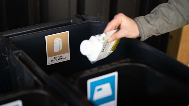 Nytt fyrfackskärl i soptunnan Nytt fyrfackskärl i soptunnan